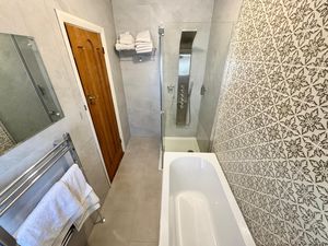 Photo 32- click for photo gallery